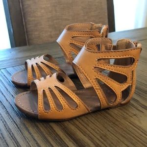 Old Navy butterfly gladiator sandals size 6 EUC